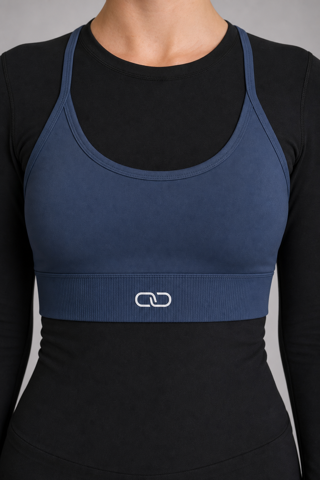 OOMEL CoreForm Cross-Back Training Bra - model-worn fabric detail