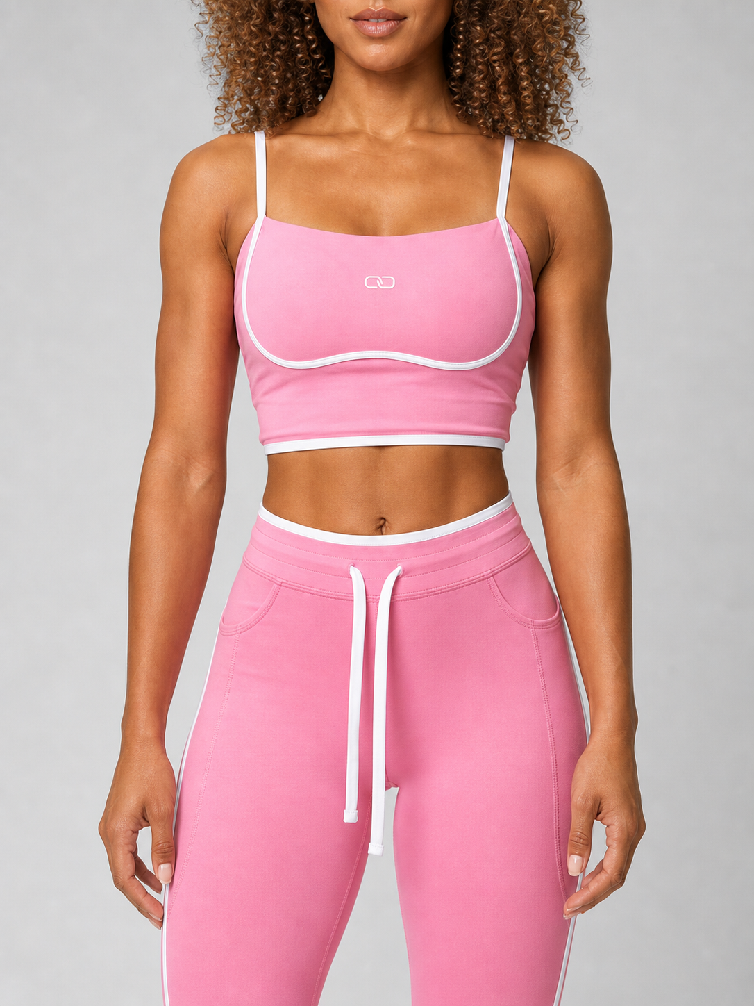 OOMEL LuxeMotion Piped Sculpt Active Set — model-worn fabric detail