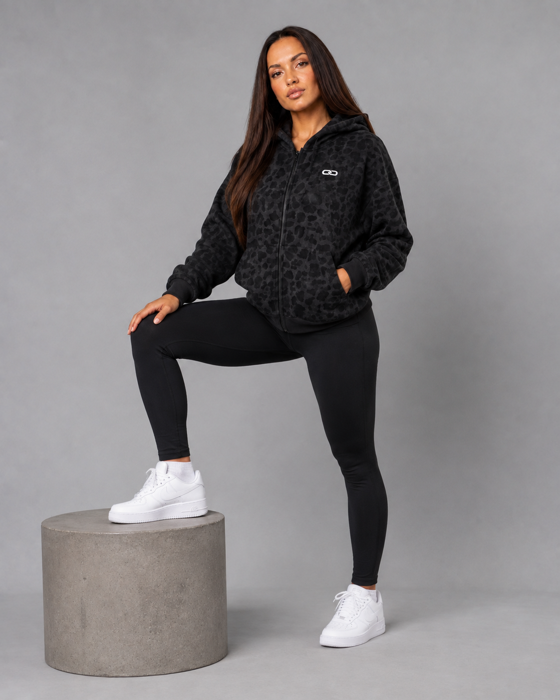 OOMEL full-body lifestyle pose