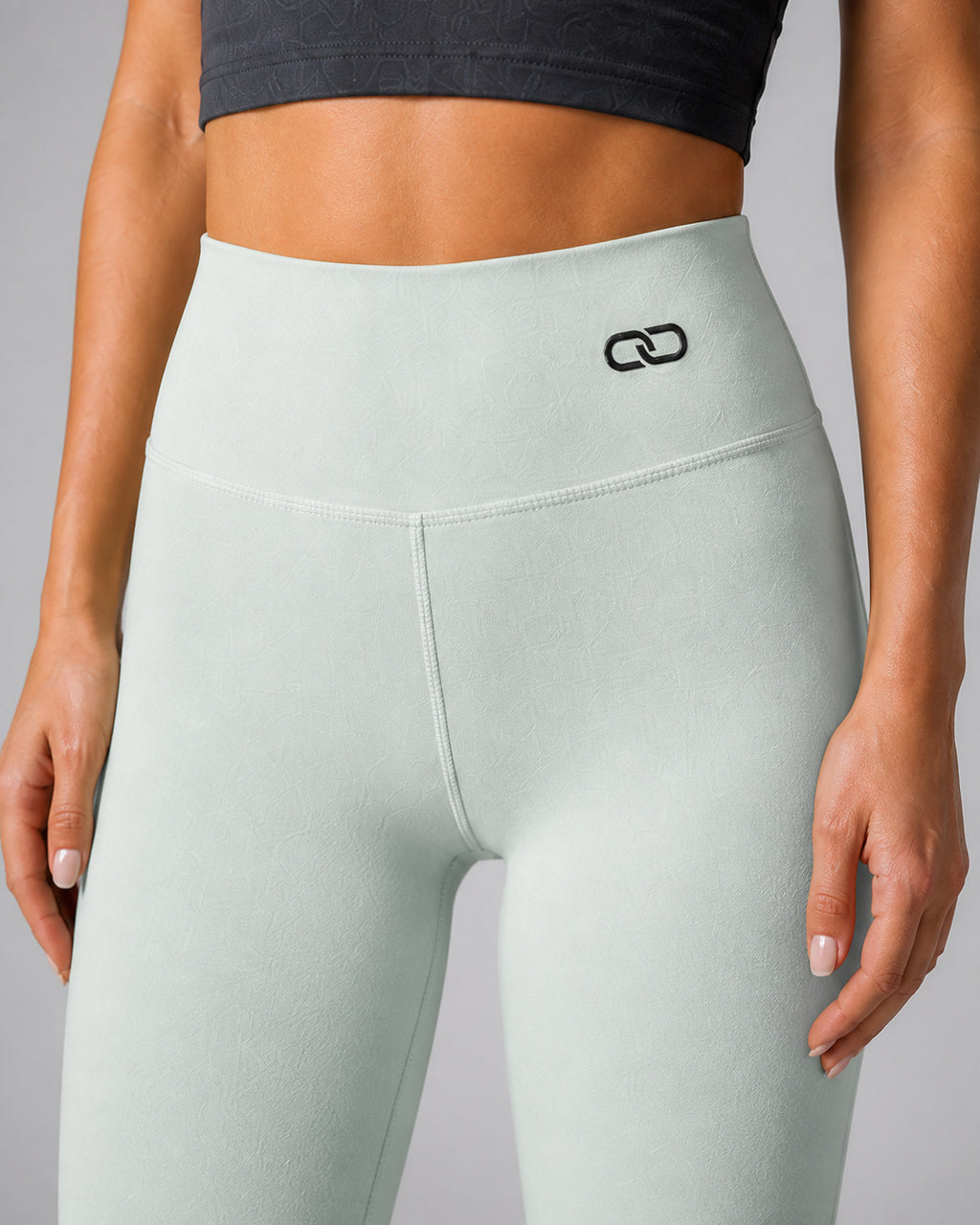 OOMEL NakedMotion Seamless High-Waist Leggings — Close-up fabric detail