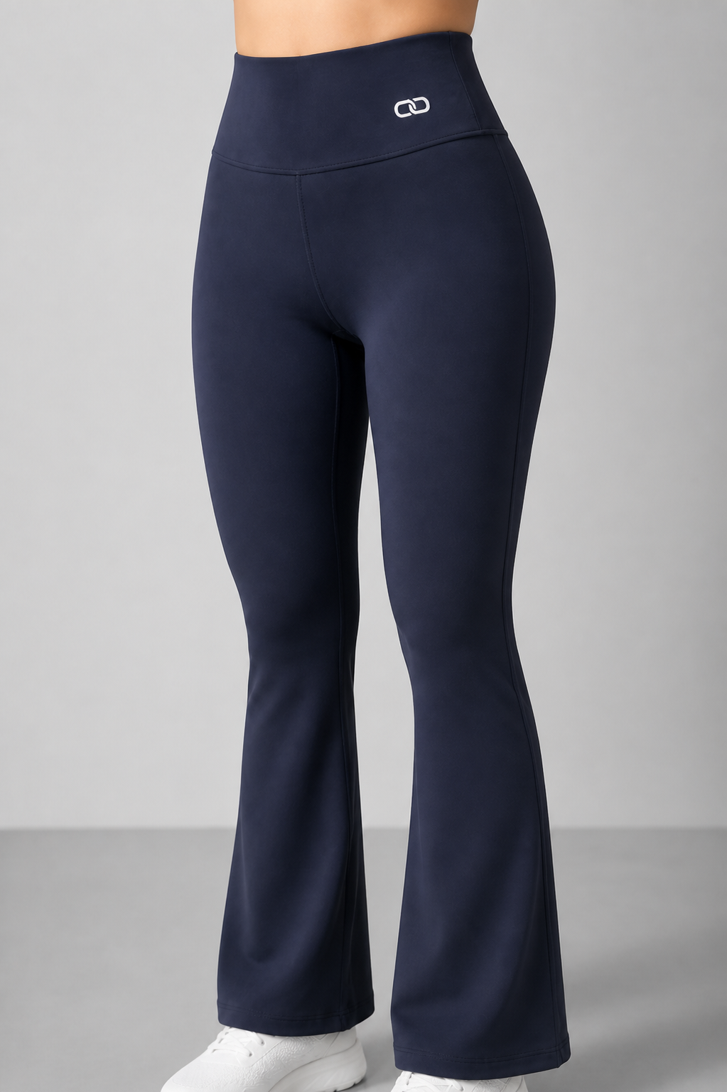 OOMEL Flexline Seamless Flare Leggings - model-worn fabric detail