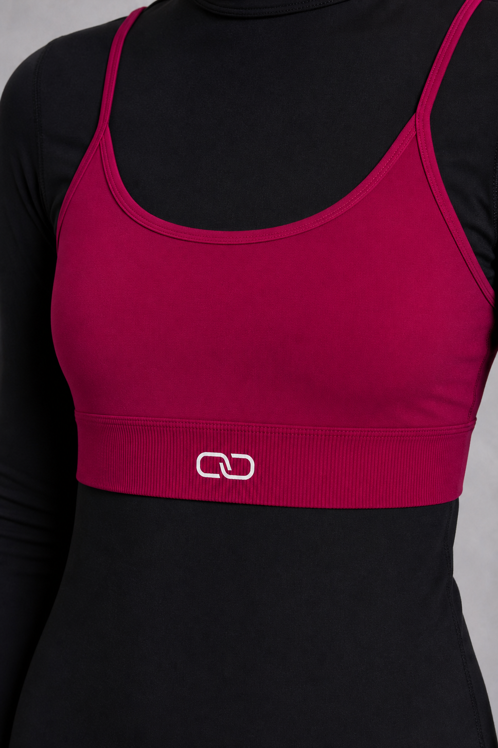 OOMEL CoreForm Cross-Back Training Bra - model-worn fabric detail